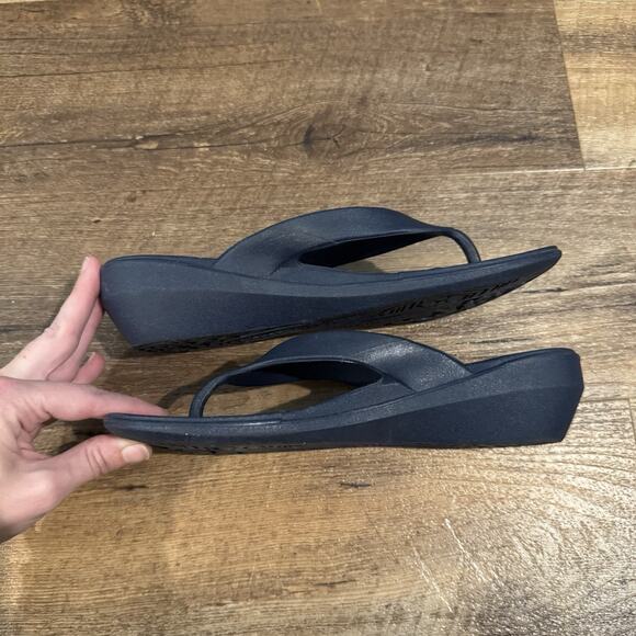 OKABASHI Breeze Flip Flops Woman’s Medium Blue Wedge Sandals Orthopedic Comfort - Picture 8 of 9